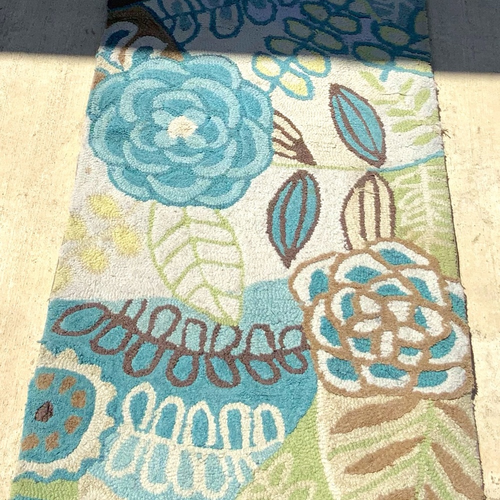 Medium length runner Rug